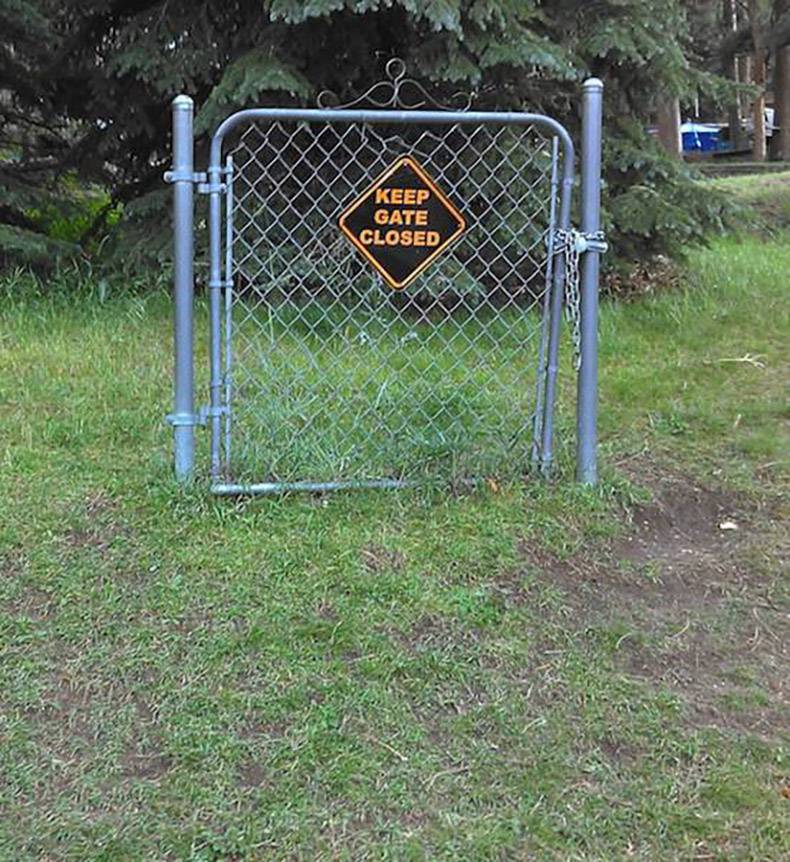 random pic pointless signs gate - Keep Gate Closed Na