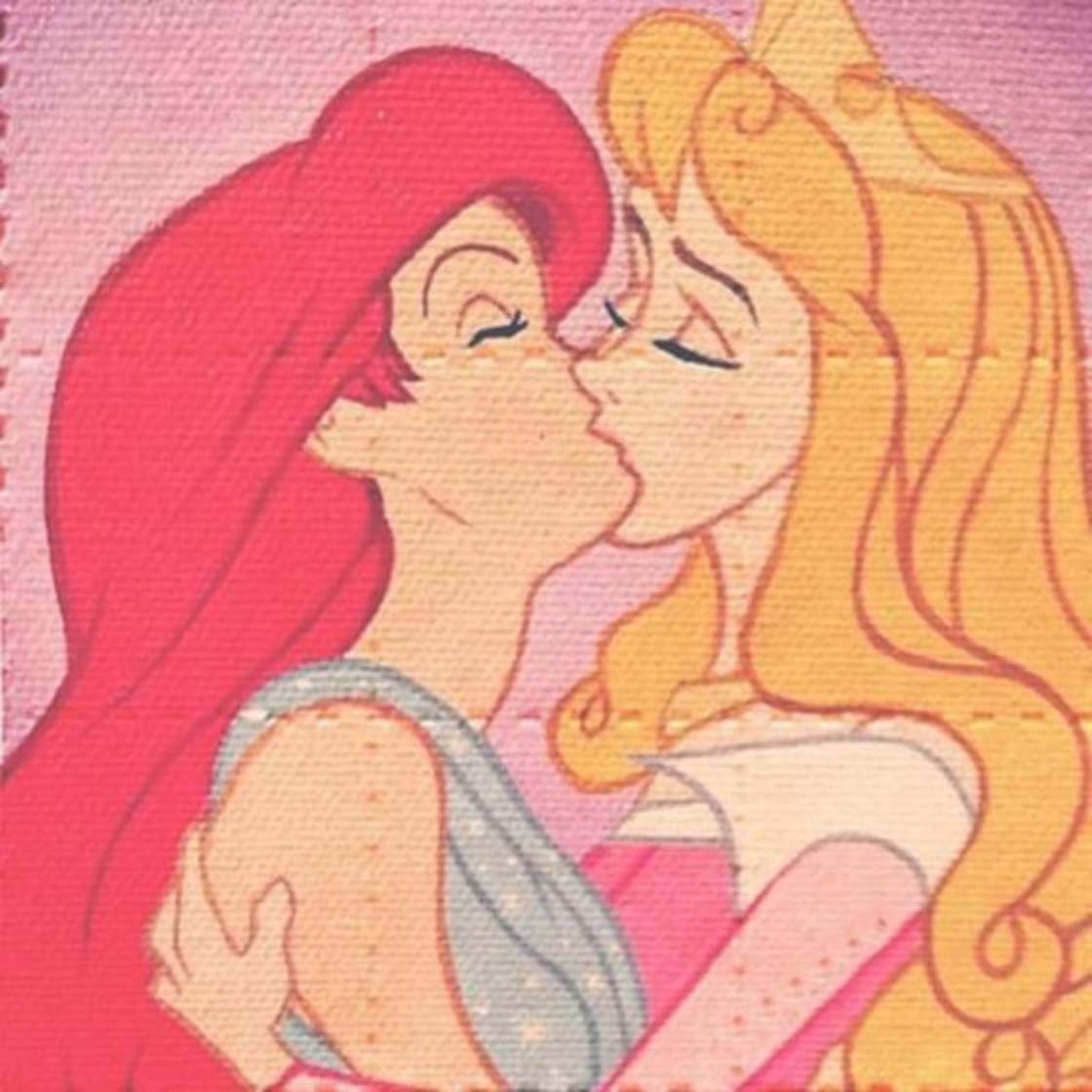 disney princess kissing each other