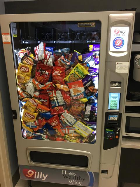 vending machines - illy og sun Siren Lays Ros Dug lays Dorte Silly Healthy Wealthy Wise