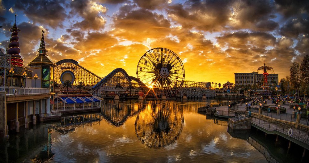 Amazing picture of Mickey Mouse Ferris wheel