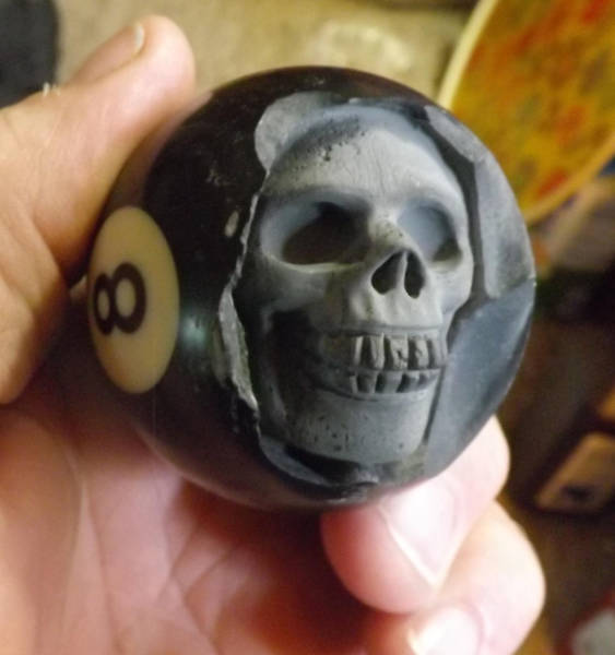 skull 8 ball