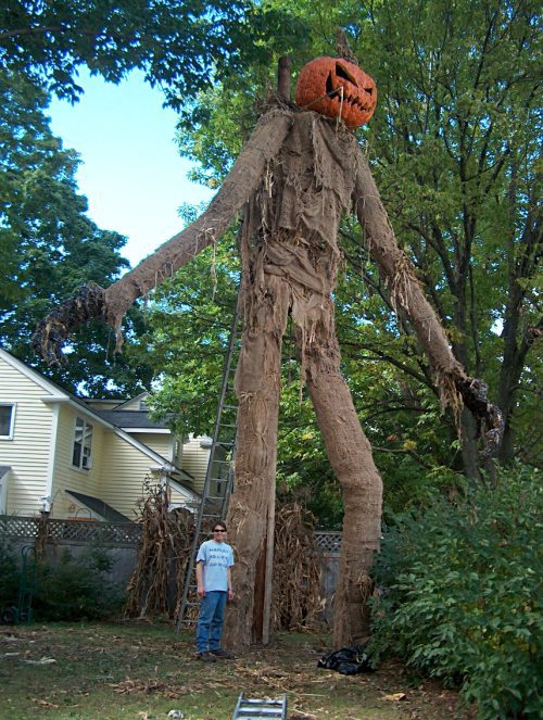 giant scarecrow - Les
