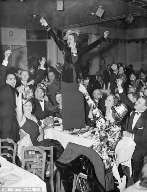 new year's eve party vintage - BettmannCorbis