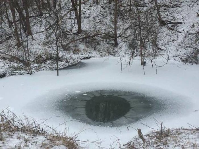 lake that looks like an eye