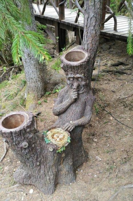 cool carving of a tree trunk