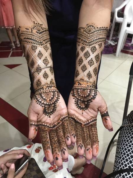 henna tattoos all over the place