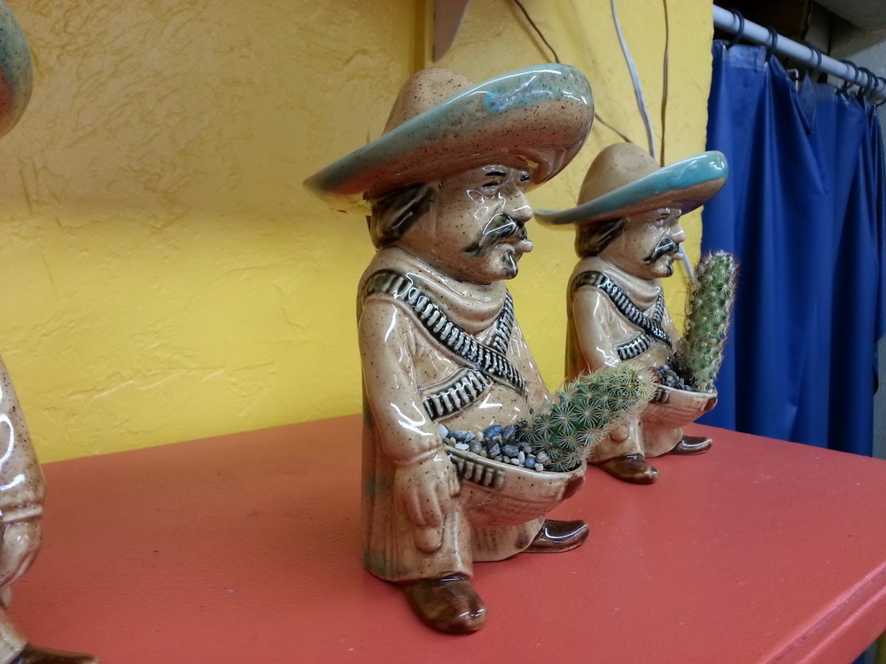 funny mexican statue - Ices W 20