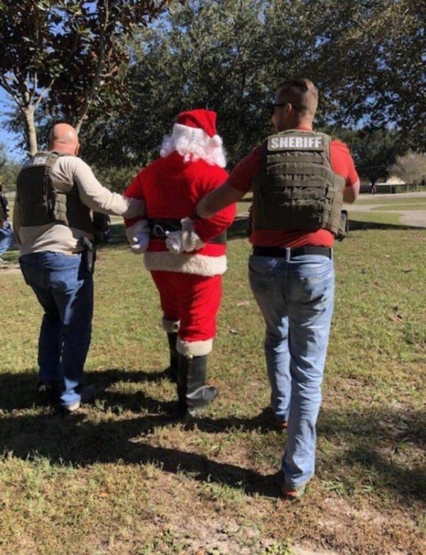 police arrest santa claus - Sheriff