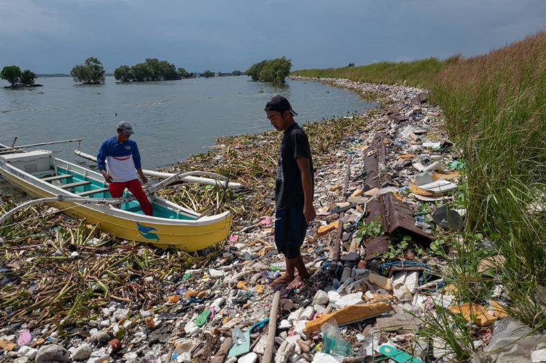 trash island in philippines