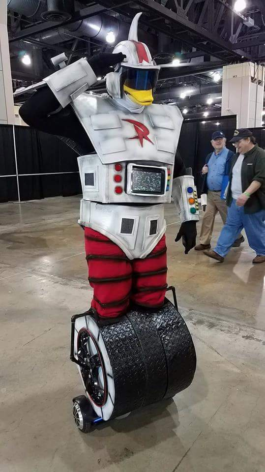 cool pic of a person dressed as Gizmoduck