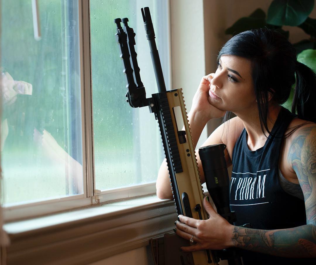 This Sexy Gamer Loves To Get Her Hands On Some Big Weapons IRL