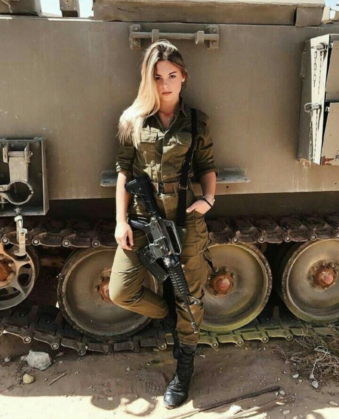 sexy female soldiers