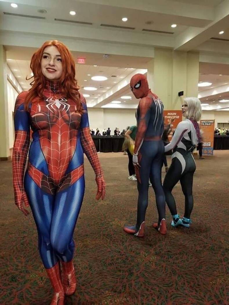 spider gwen cosplay meme