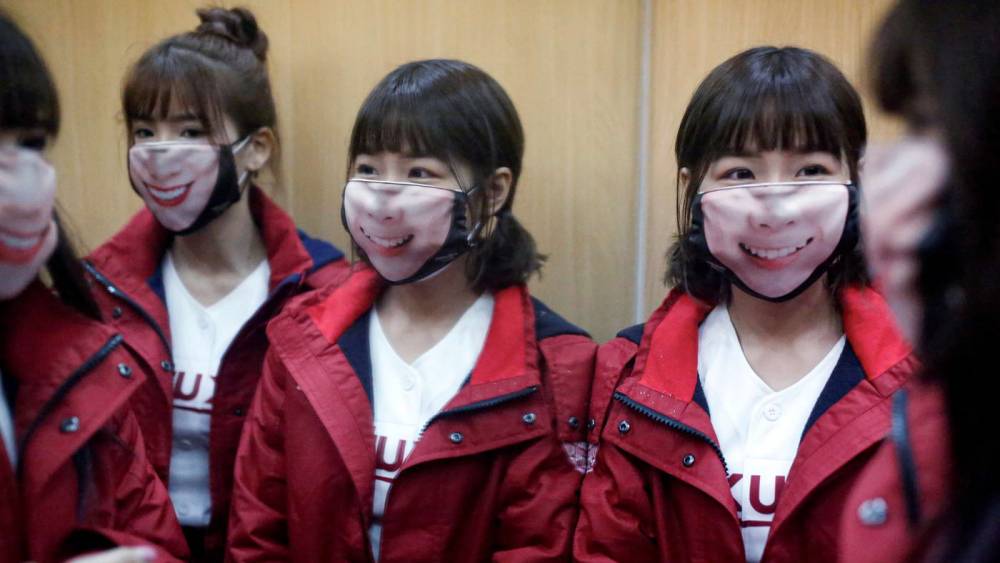 taiwan coronavirus women wearing face masks