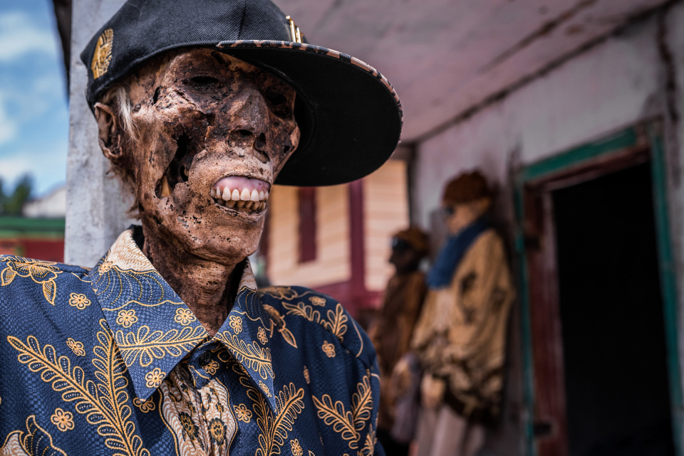 Indonesian Tribe Keep Their Deceased Relatives in Their Homes