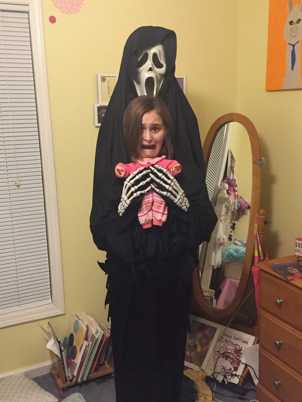 funny pics and memes - costume - Le Says left until Holbween, 20.
