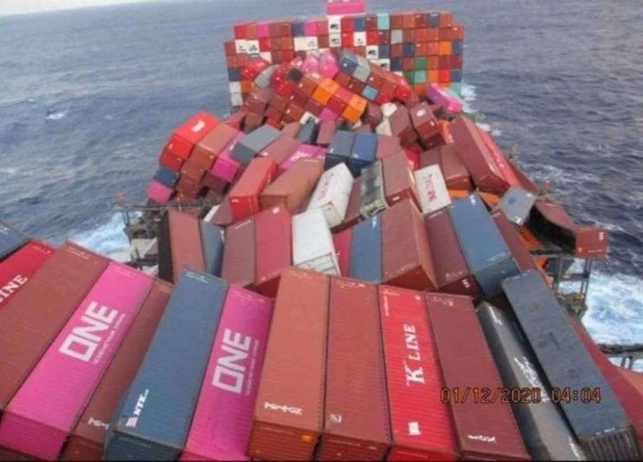 random pics - one apus container incident