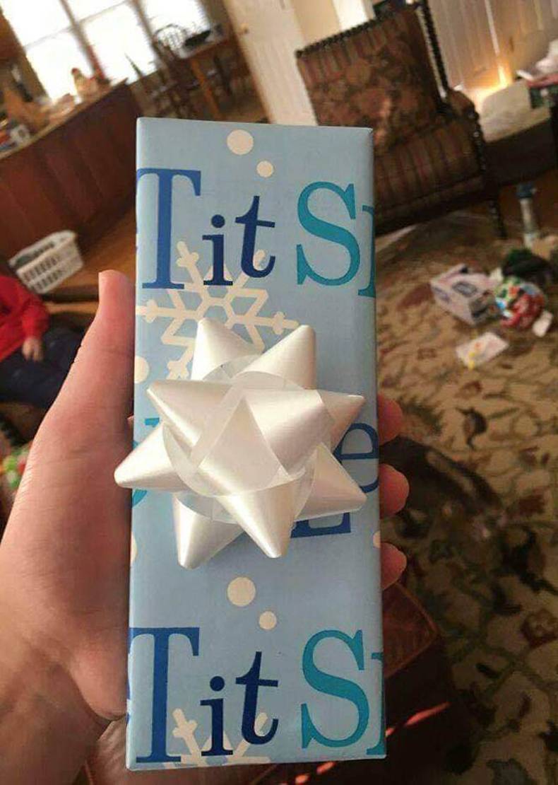 random pics - let it snow wrapping paper - Tits Tits