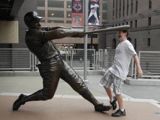 funny pics - baseball statues funny - Lon