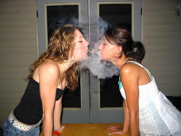 HOT GIRLS SMOKING WEED 3