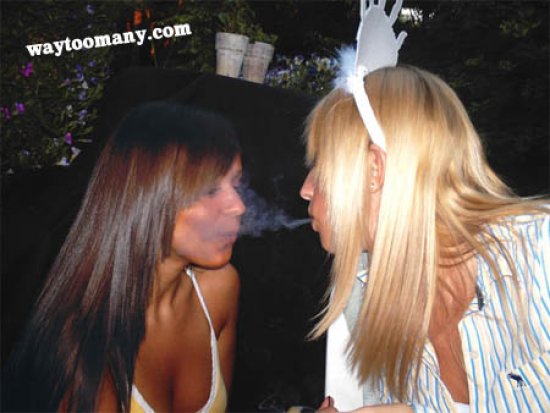 HOT GIRLS SMOKING WEED 3