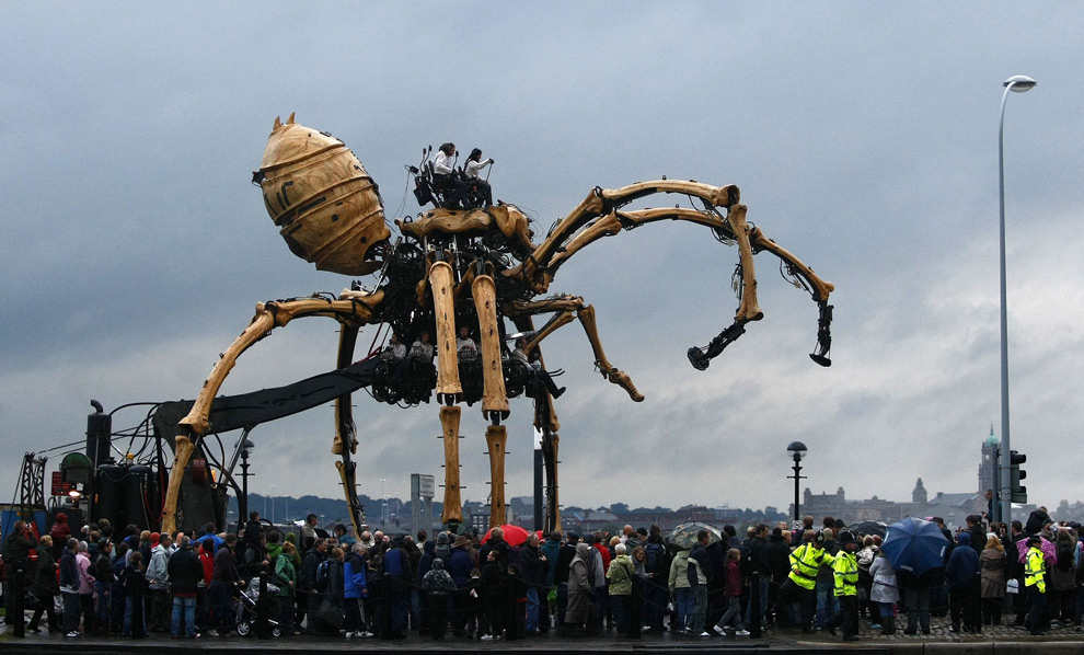 A giant mechanical spider, part of a piece of free theater by French company La Machine entitled "Les Mecaniques Servants", walks along the waterfront in Liverpool, England on September 5, 2008. The 37-ton spider which stands at 50 feet (15 meters) tall was in Liverpool as part of the city's European capital of culture celebrations. (REUTERS/Phil Noble) #