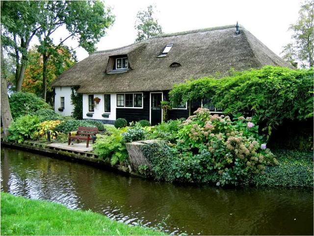 A Village In Holland With No Roads