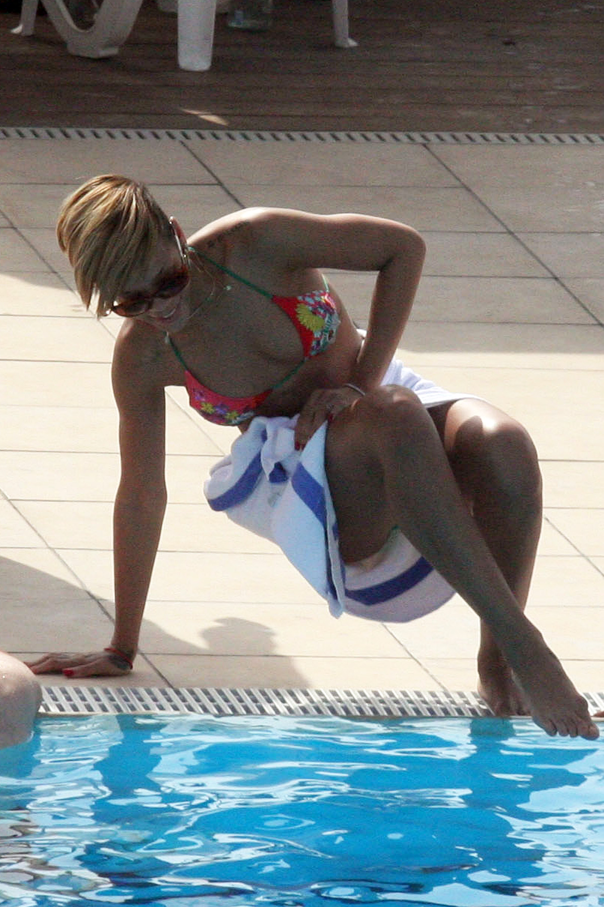 Rihanna's BIKINI BODY at the Pool! 