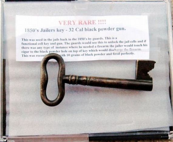 key guns - Very Rare ! 1850's Jailers key 32 Cal black powder gun. This was used in the jails back in the 1950's by guards. This is a functional cell key and gun. The guards would use this to unlock the jail cells and if there was any type of instance whe