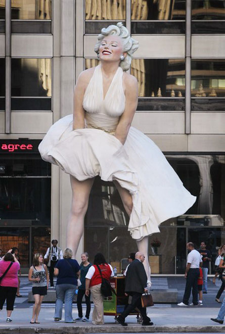 marilyn monroe statue shocked - agree