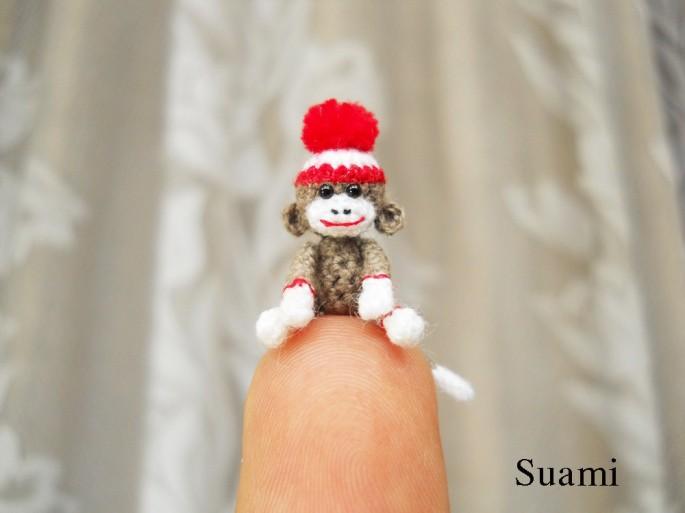 Worlds smallest crocheted animals