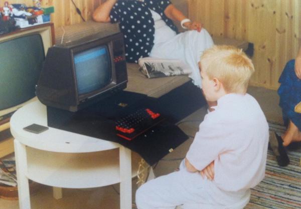 Proof '90s kids playing video games are cooler than kids today