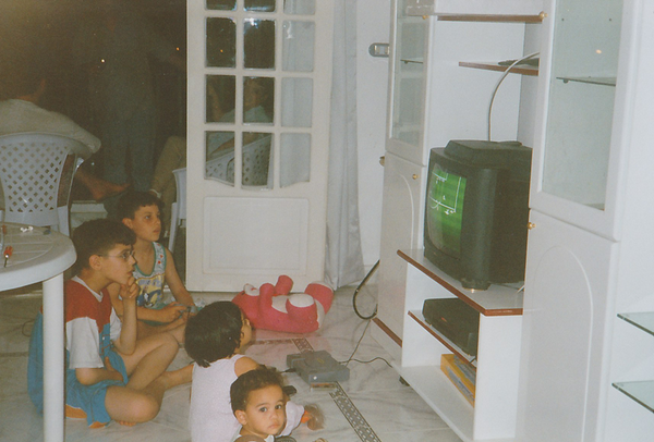 Proof '90s kids playing video games are cooler than kids today