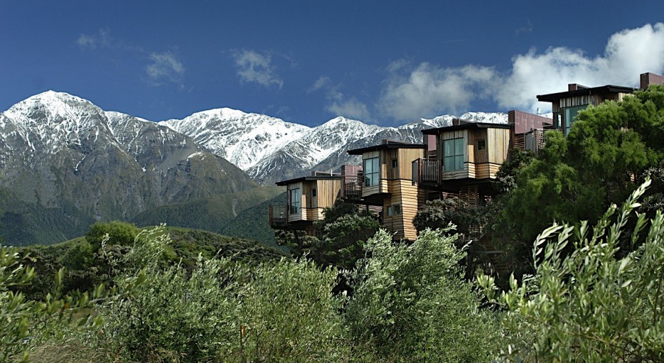 Hapuku Lodge is a resort that gives visitors a unique bird's eye view of the amazing environment that New Zealand has to offer.