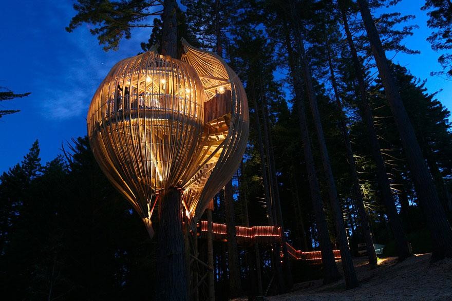 Yellow Tree house Restaurant. Imagine getting dinner in there!