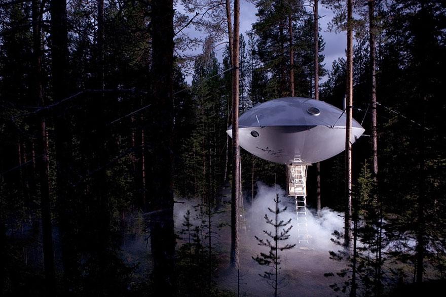 No, this isn't a UFO landing... it's a tree house!