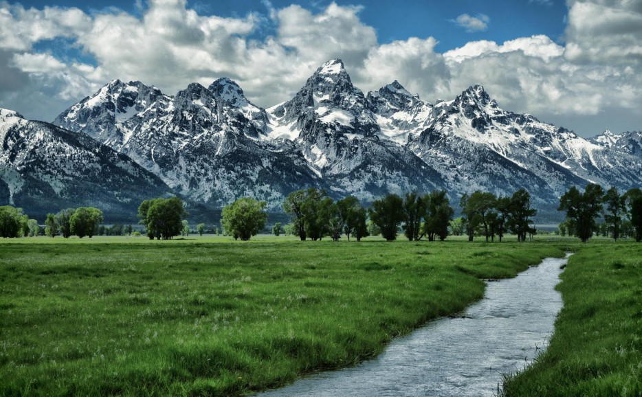 Grand Teton National Park in Wyoming, The Jackson Hole Valley is the ideal place to see the impressive Teton Mountain Range. The park is also right down the road from Yellowstone National Park.