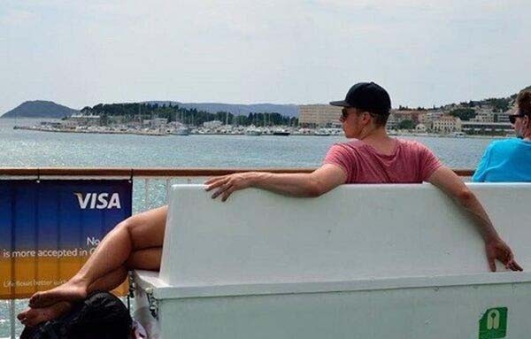 funny pictures perfect timing - Visa is more accepted in Both the