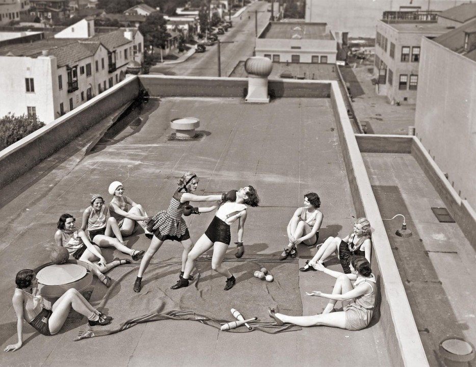 women boxing on a roof 1938