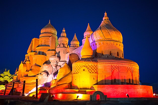Sand sculpture at the Remal International Festival in Kuwait inspired by the book "One Thousand and One Nights."