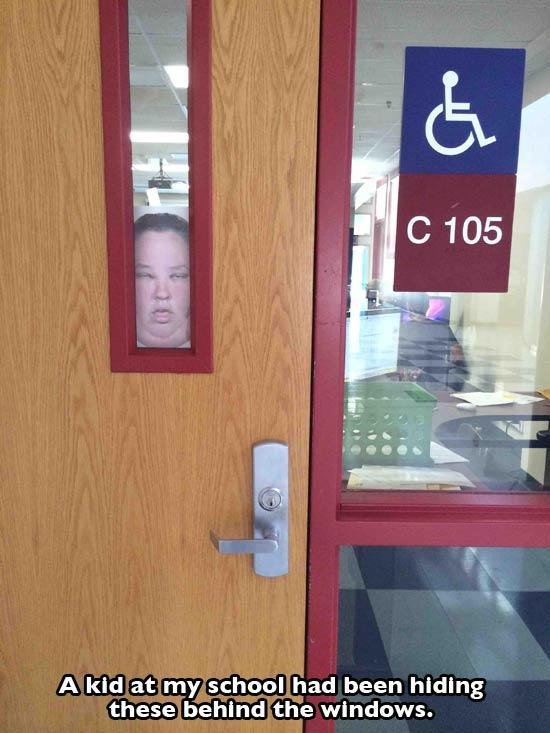 funniest senior pranks memes - C 105 A kid at my school had been hiding these behind the windows.