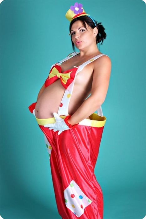 23 awkward pregnancy costumes
