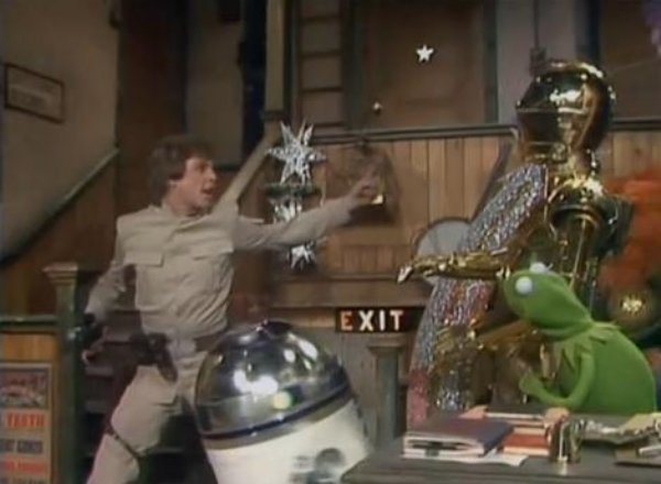 Before Empire was released Hamill previewed the Cloud City costume in an appearance on The Muppet Show.