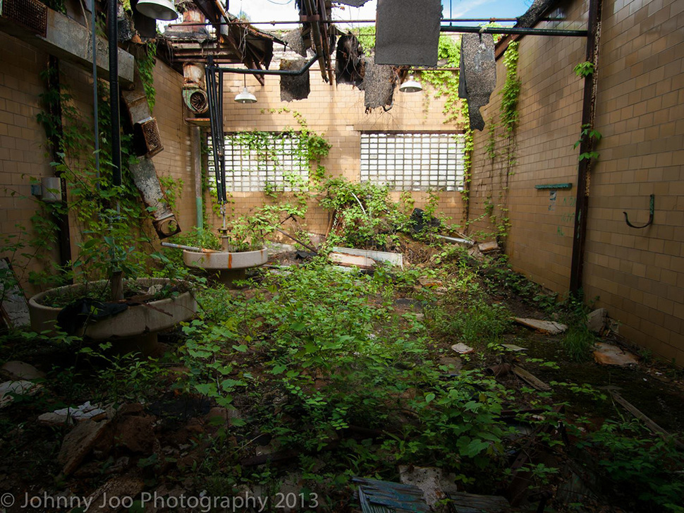 47 Haunting Photos Of Urban Decay