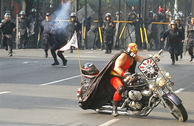 luchador motorcycle