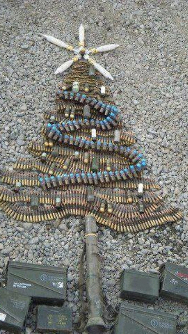 guns christmas tree