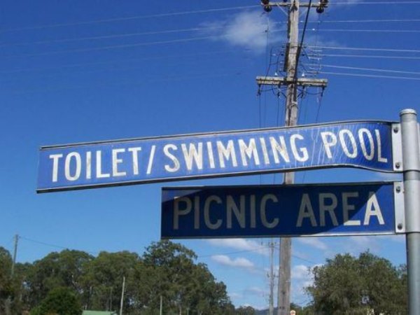 street sign - ToiletSwimming Poolti Picnic Area