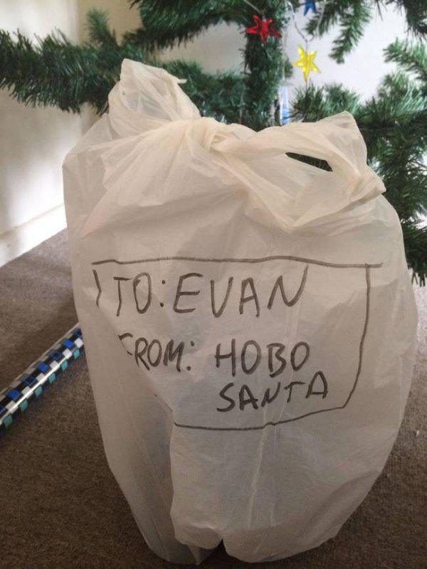 25 Christmas wrapping fails