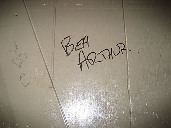 31 Perfect Bits of Bathroom Graffiti