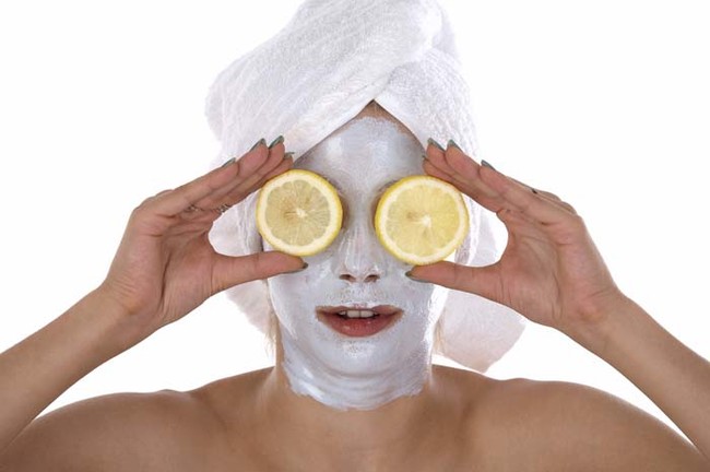 Lemons can help dry out pimples and clear up blackheads. Put a little bit of lemon juice on a paper towel and rub it on the affected area.